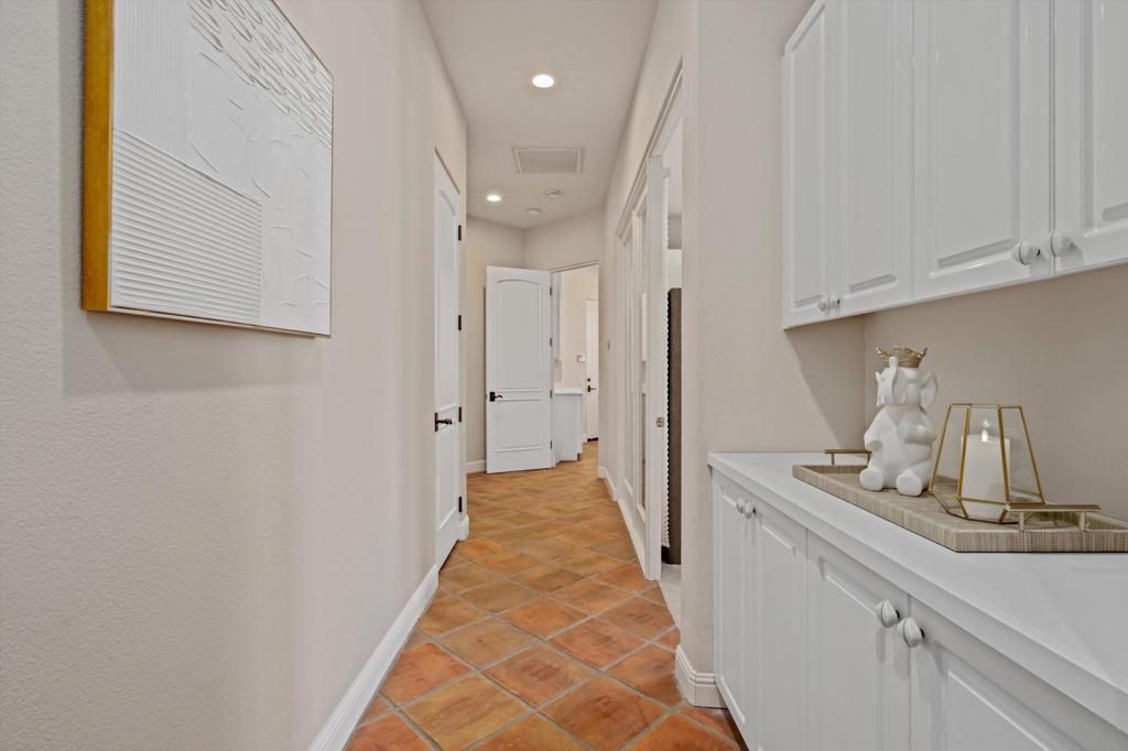 55493 Southern Property Photo 40