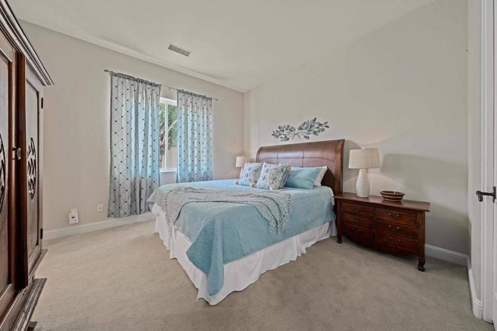 55493 Southern Property Photo 44