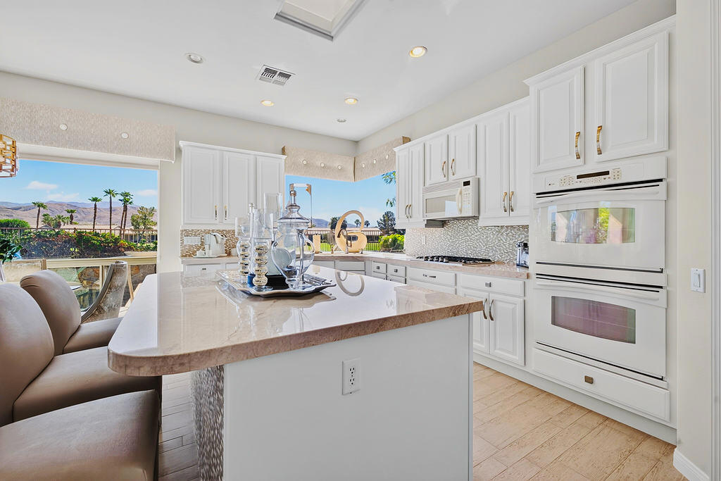 78386 Hollister Drive Property Photo 3