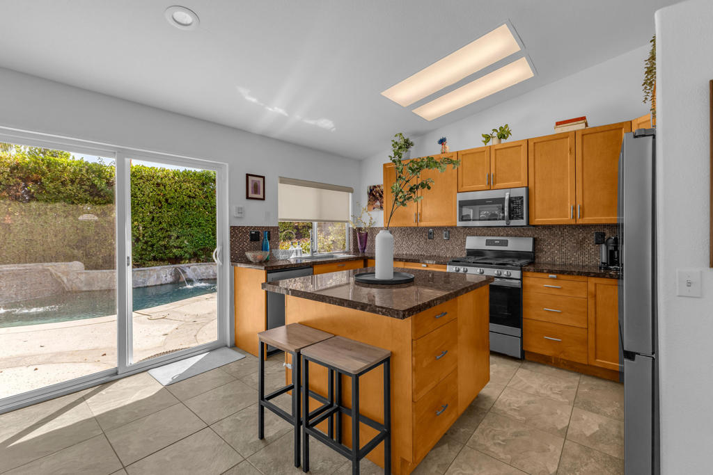 45460 Coldbrook Lane Property Photo 3