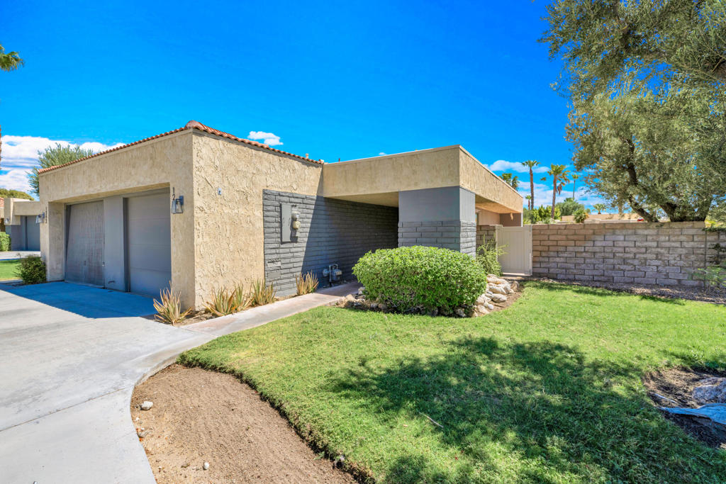 1282 Sunflower Circle N Property Photo 2