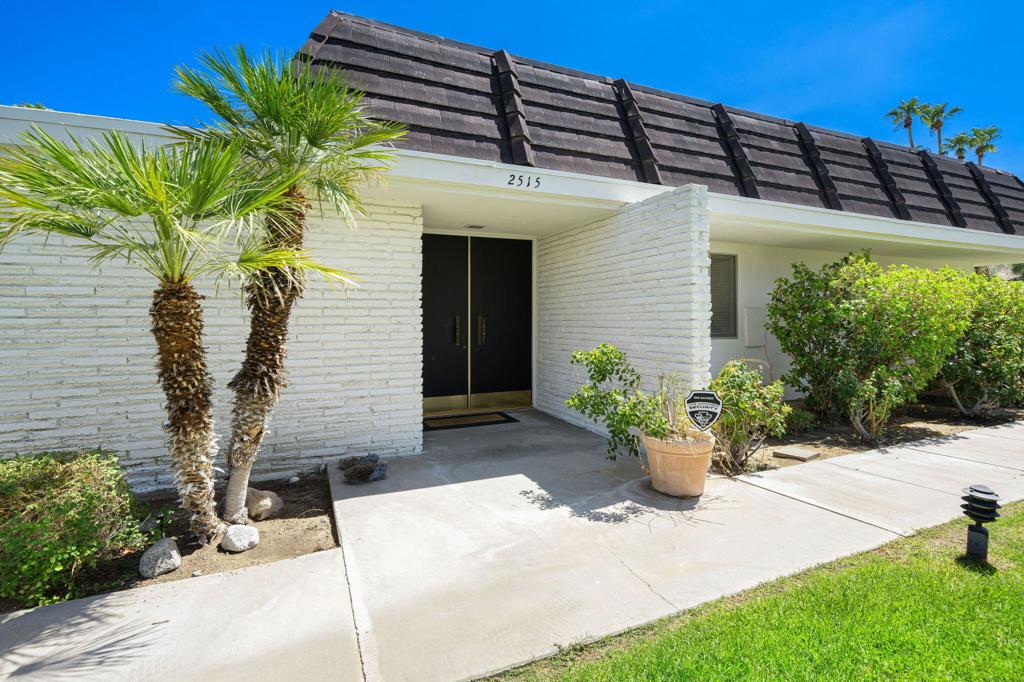 2515 E Jacaranda Road Property Photo 4