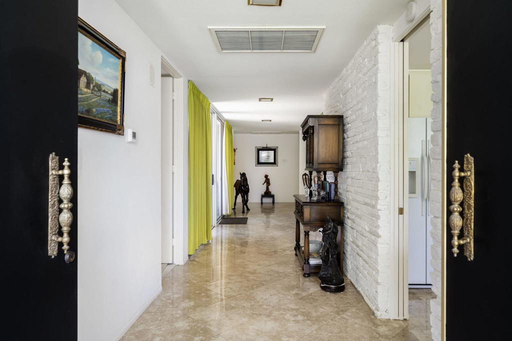 2515 E Jacaranda Road Property Photo 5