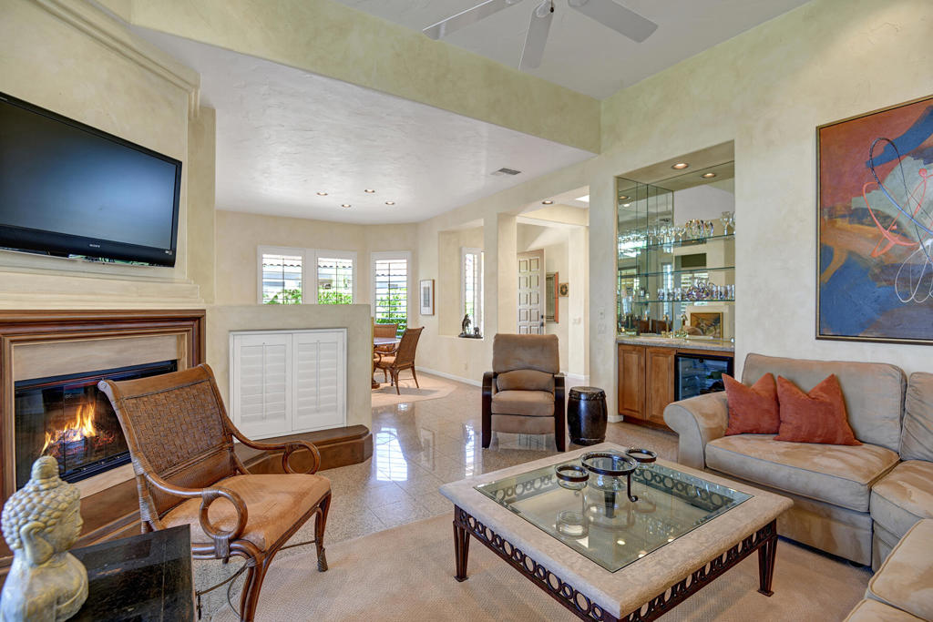 383 Desert Holly Drive Property Photo 12