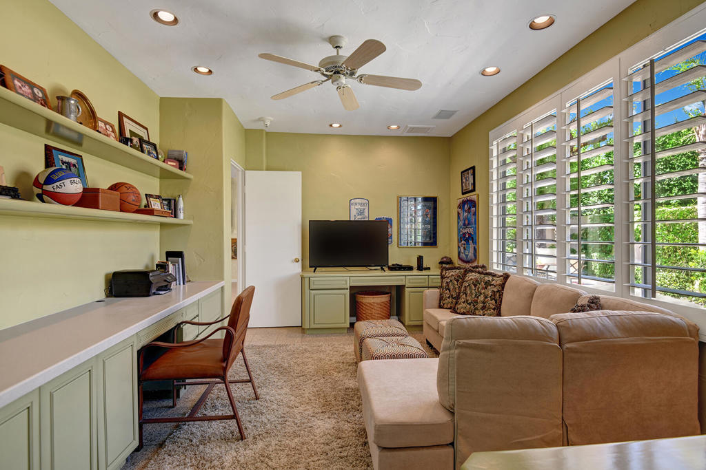 383 Desert Holly Drive Property Photo 17