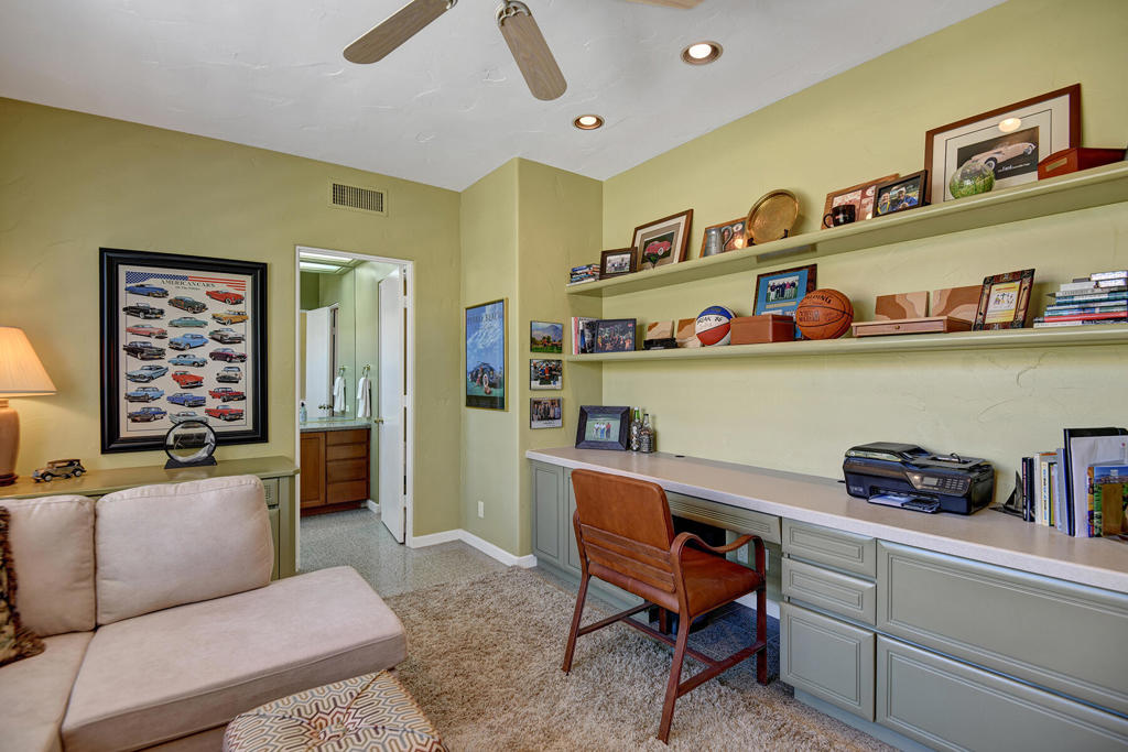 383 Desert Holly Drive Property Photo 19