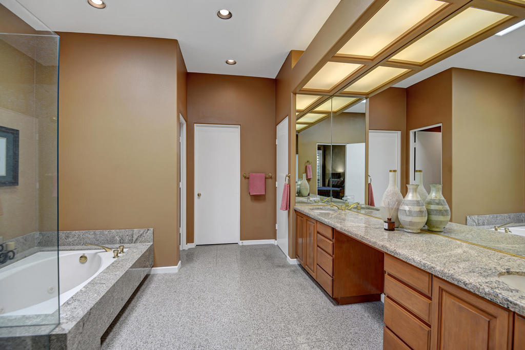 383 Desert Holly Drive Property Photo 25