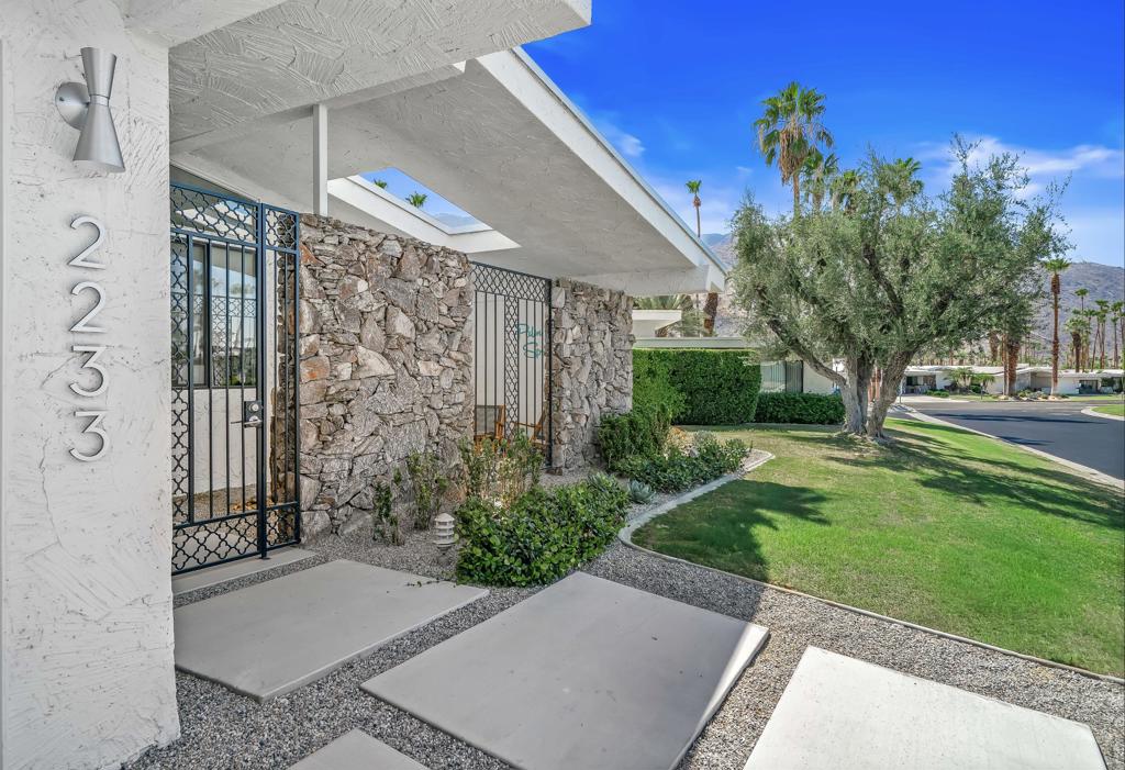 2233 S Madrona Drive Property Photo 3