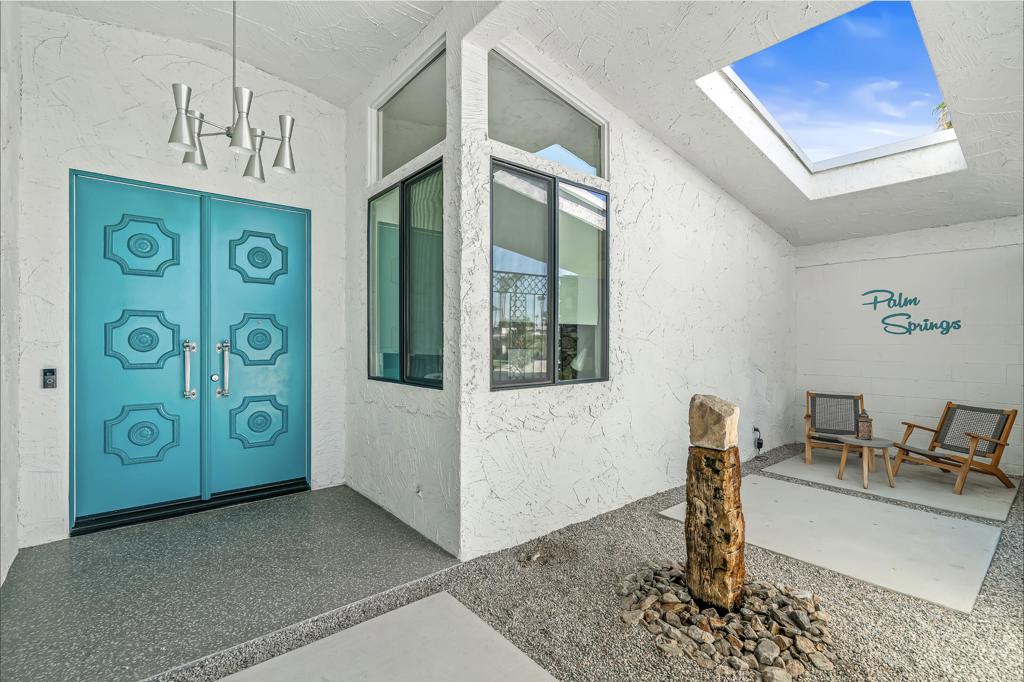 2233 S Madrona Drive Property Photo 4