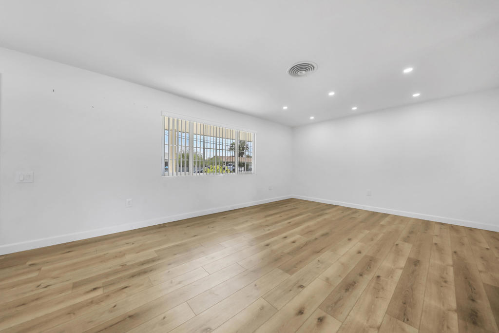 43415 Illinois Avenue Property Photo 4
