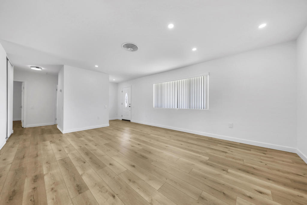 43415 Illinois Avenue Property Photo 5