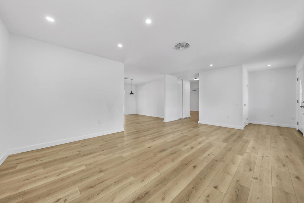43415 Illinois Avenue Property Photo 6