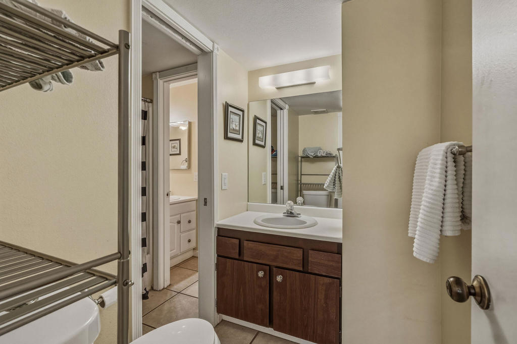 5300 E Waverly Drive D5 Property Photo 15