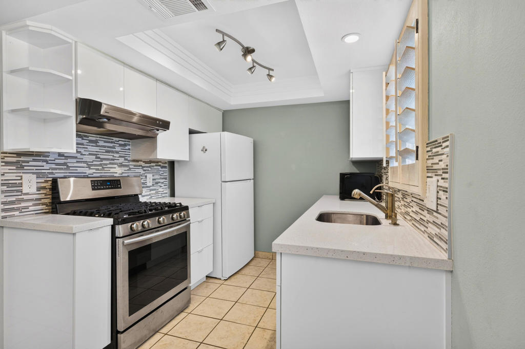 2160 S Palm Canyon Drive 9 Property Photo 7