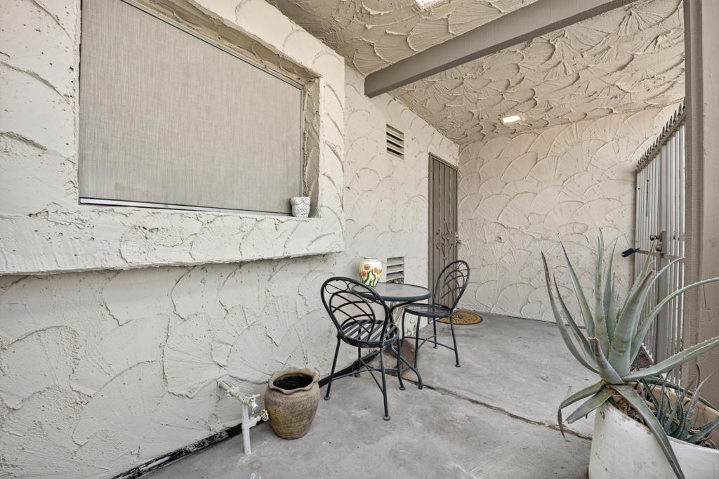48982 Eisenhower Drive Property Photo 3