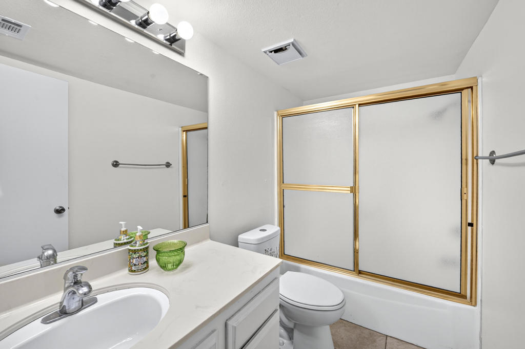 48982 Eisenhower Drive Property Photo 14