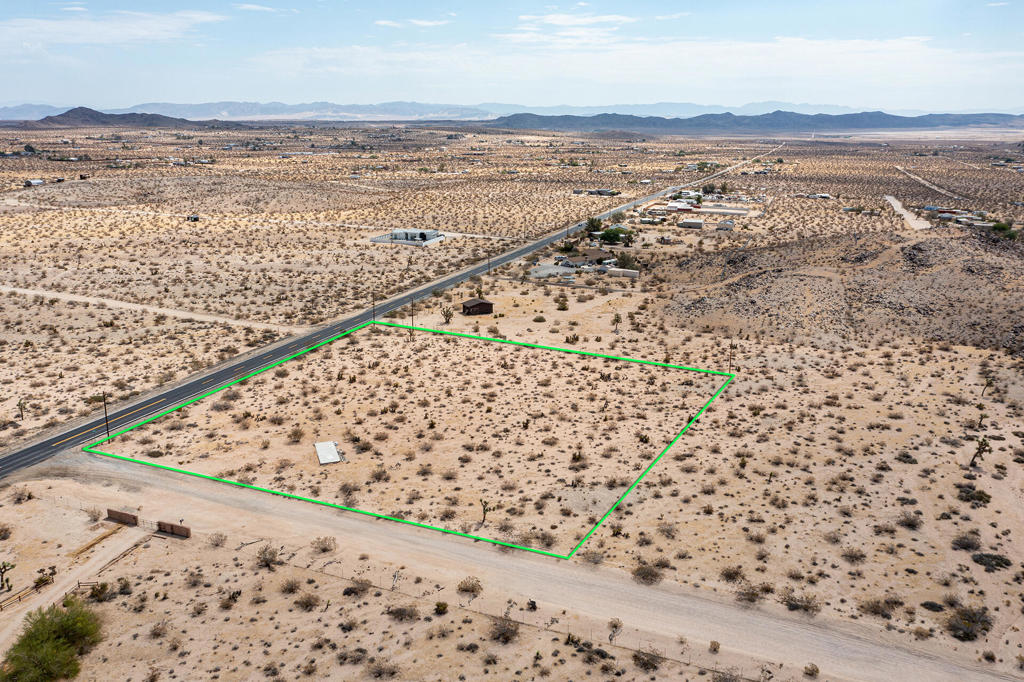 62121 Aberdeen Drive Property Photo 4