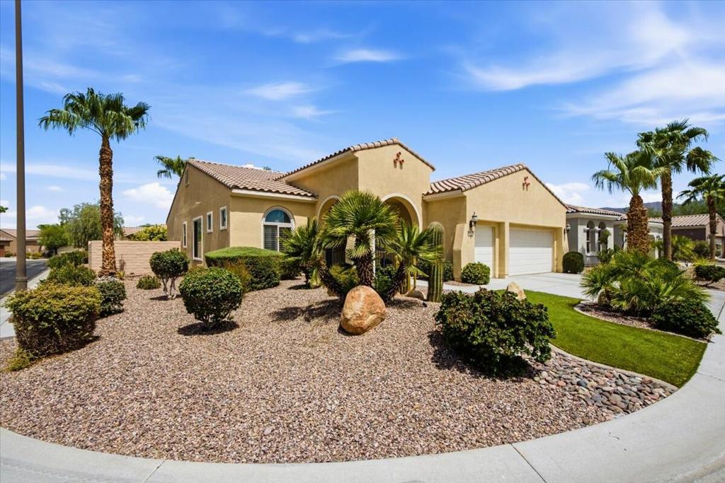 81240 Avenida Neblina Property Photo 1