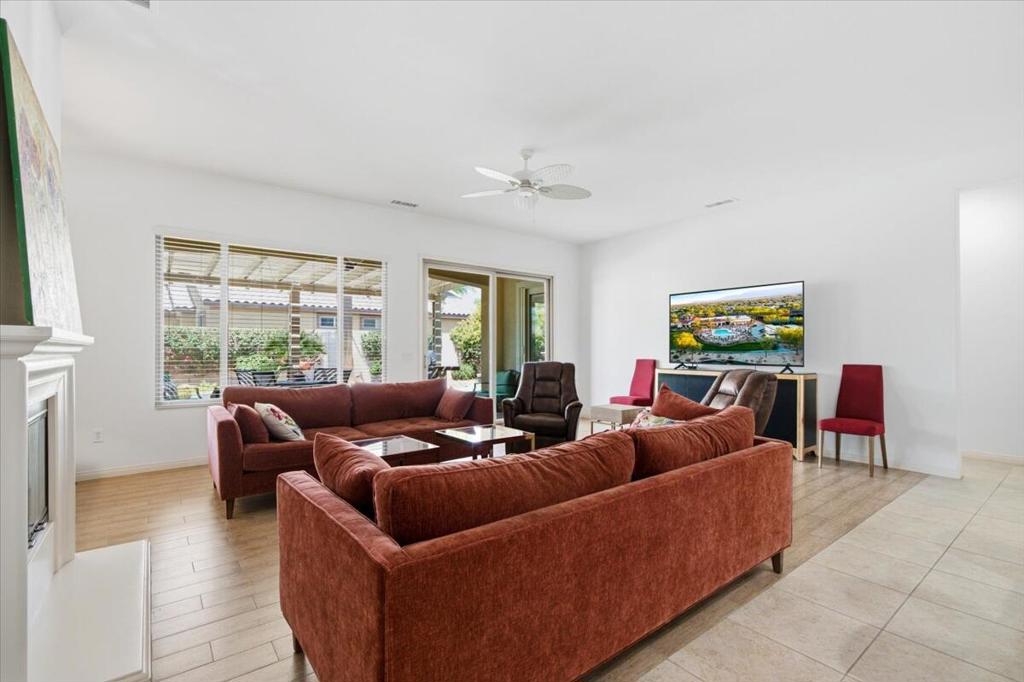 81240 Avenida Neblina Property Photo 3
