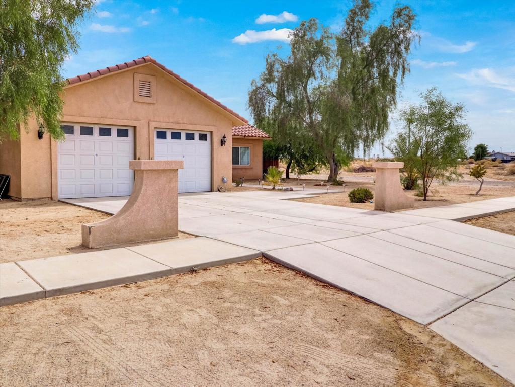 1081 Aberdeen Drive Property Photo 2
