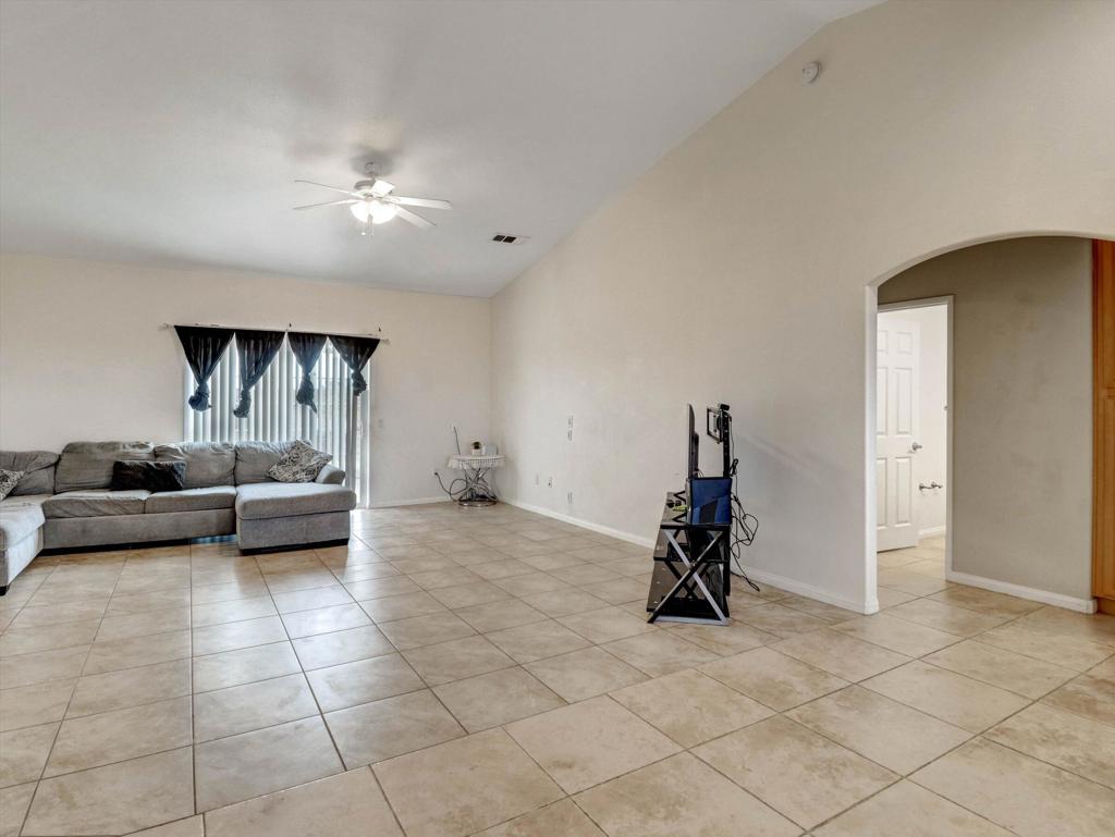 1081 Aberdeen Drive Property Photo 8