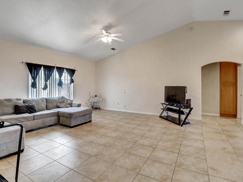 1081 Aberdeen Drive Property Photo 9