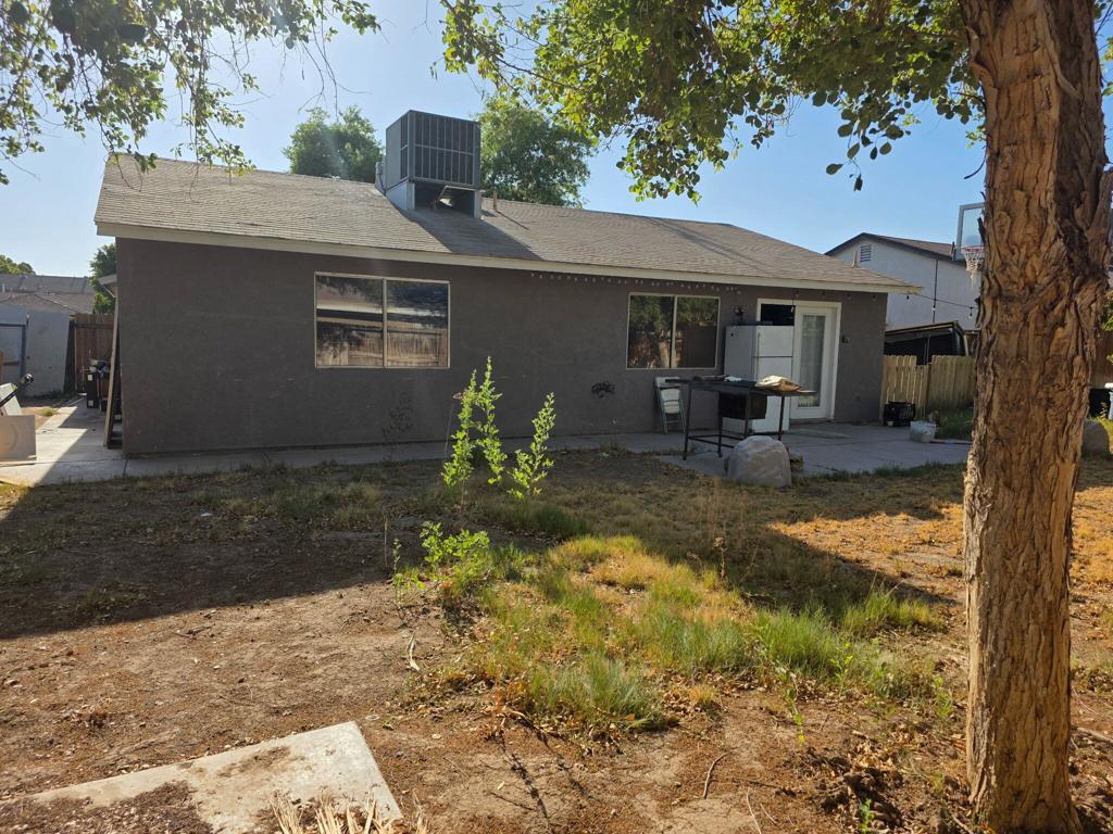978 Pater Street Property Photo 7