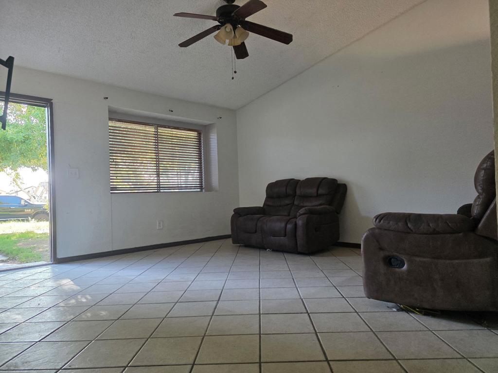 978 Pater Street Property Photo 12