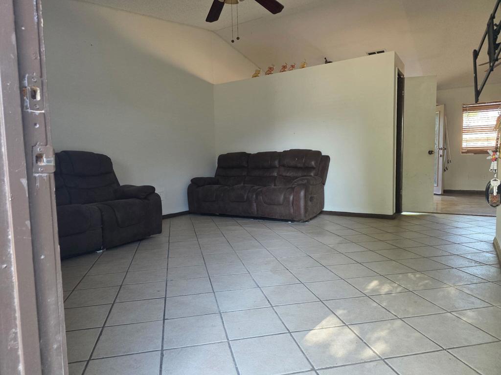 978 Pater Street Property Photo 13