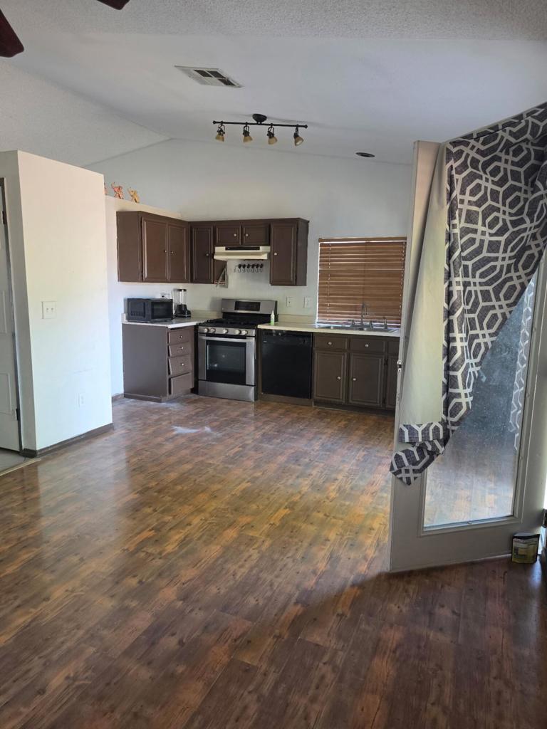 978 Pater Street Property Photo 17