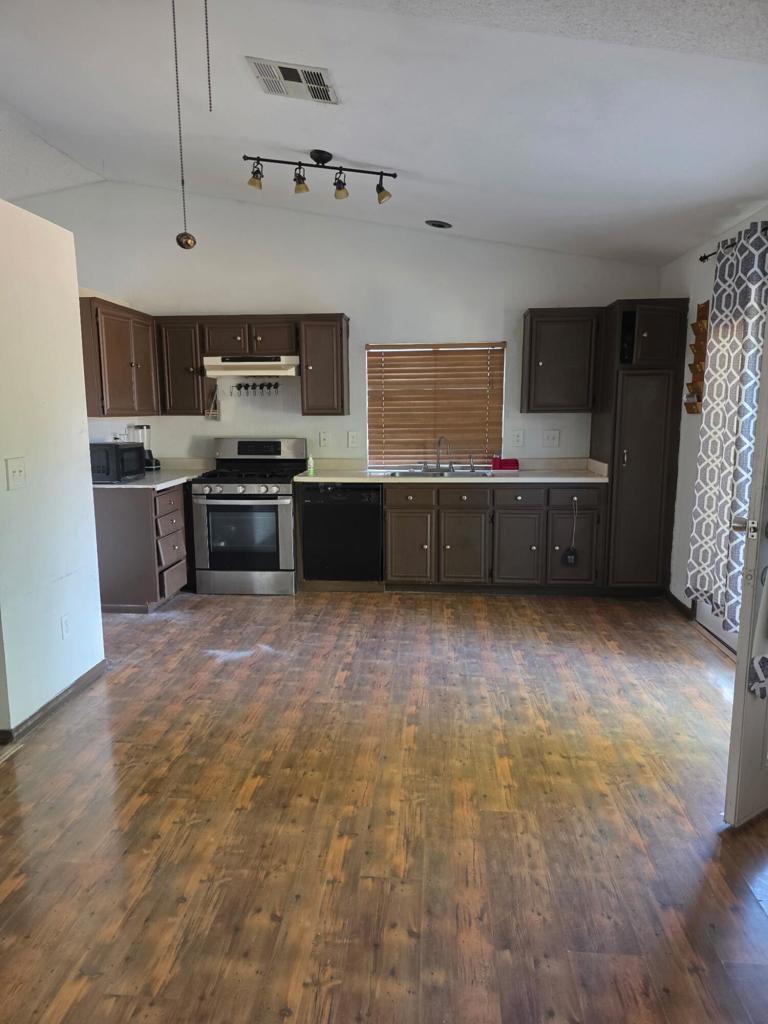 978 Pater Street Property Photo 18