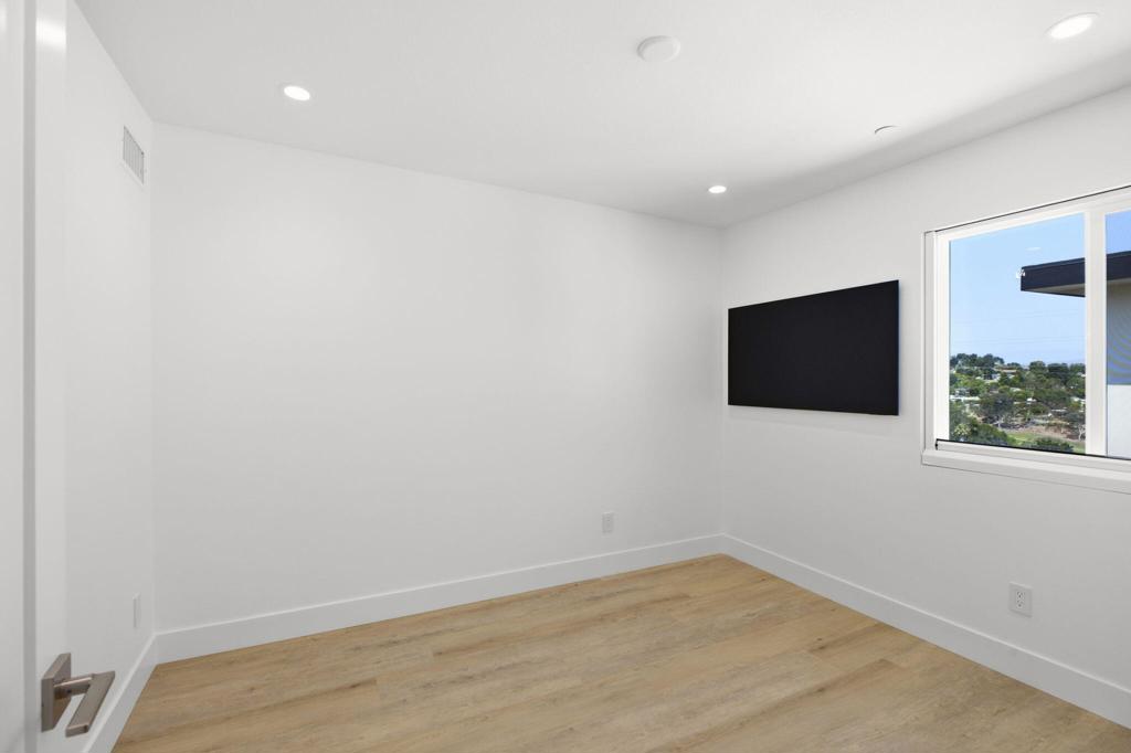 2055 S El Camino Real Property Photo 6
