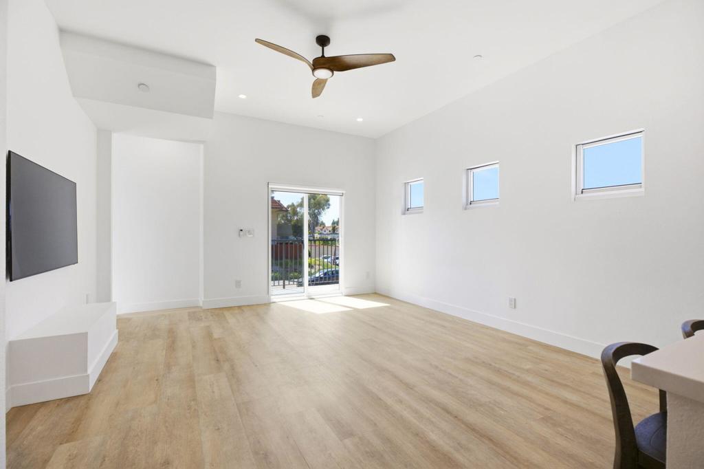 2055 S El Camino Real Property Photo 13