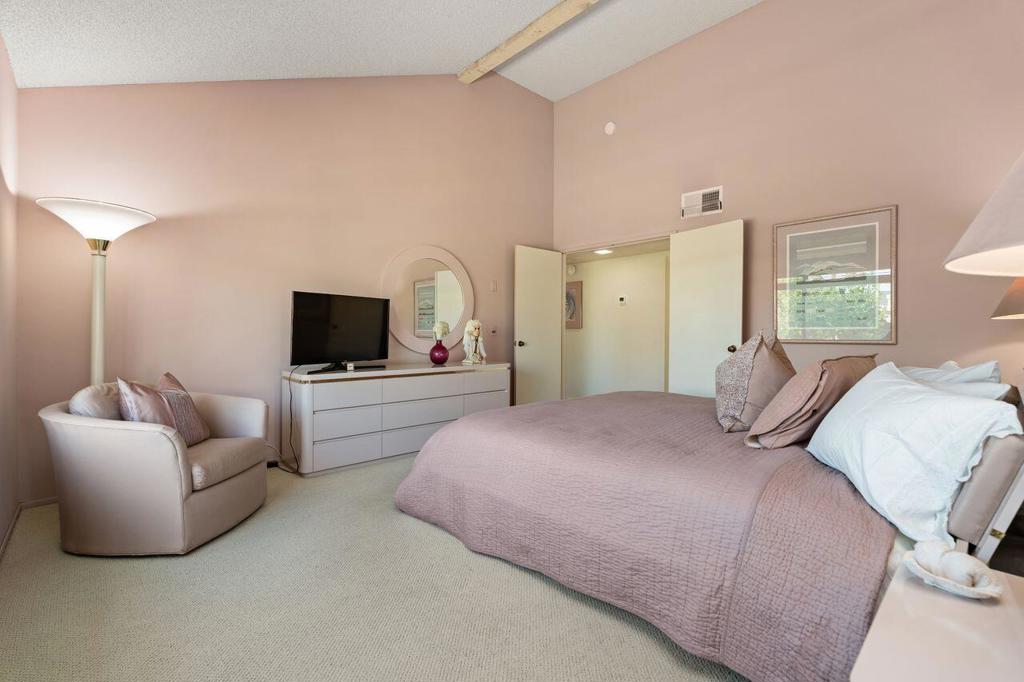 68145 Seven Oaks Drive Property Photo 19