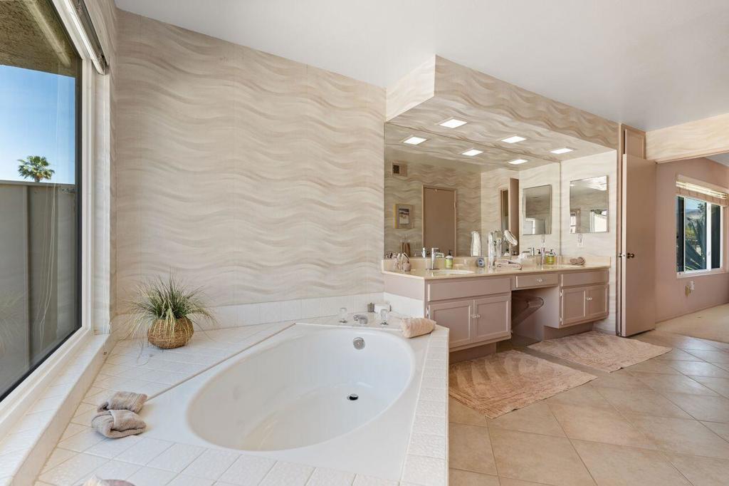 68145 Seven Oaks Drive Property Photo 20