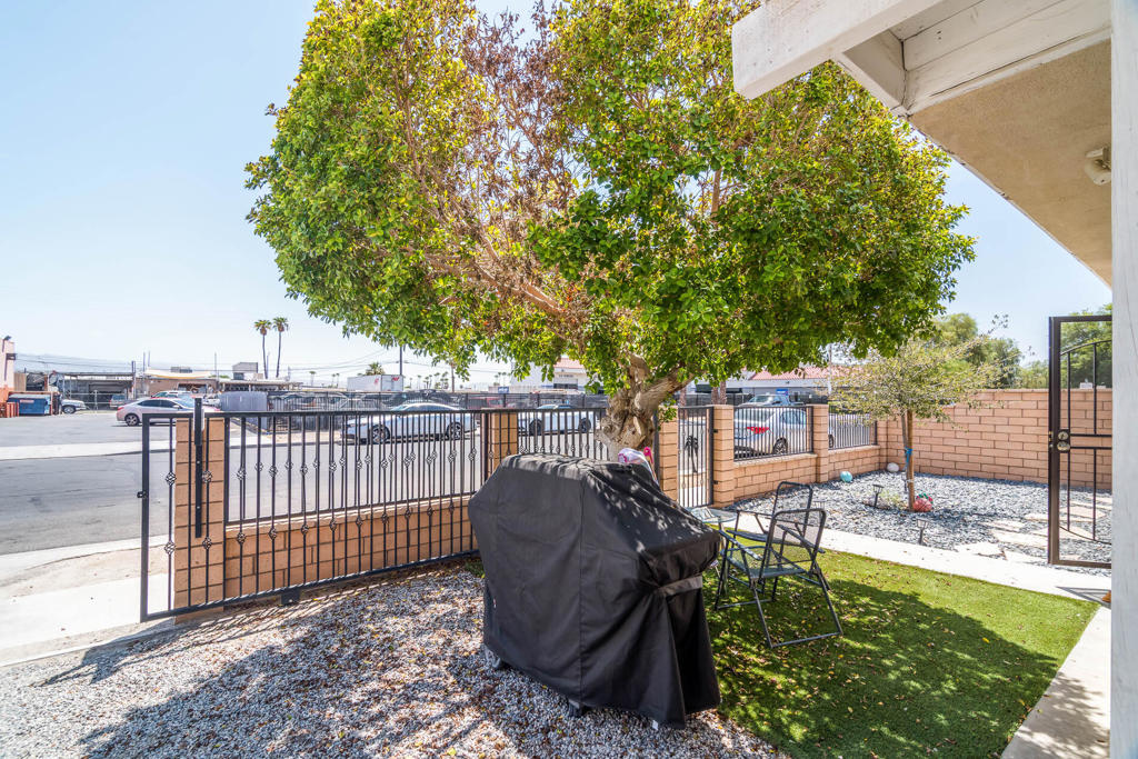 45749 Salton Street Property Photo 4