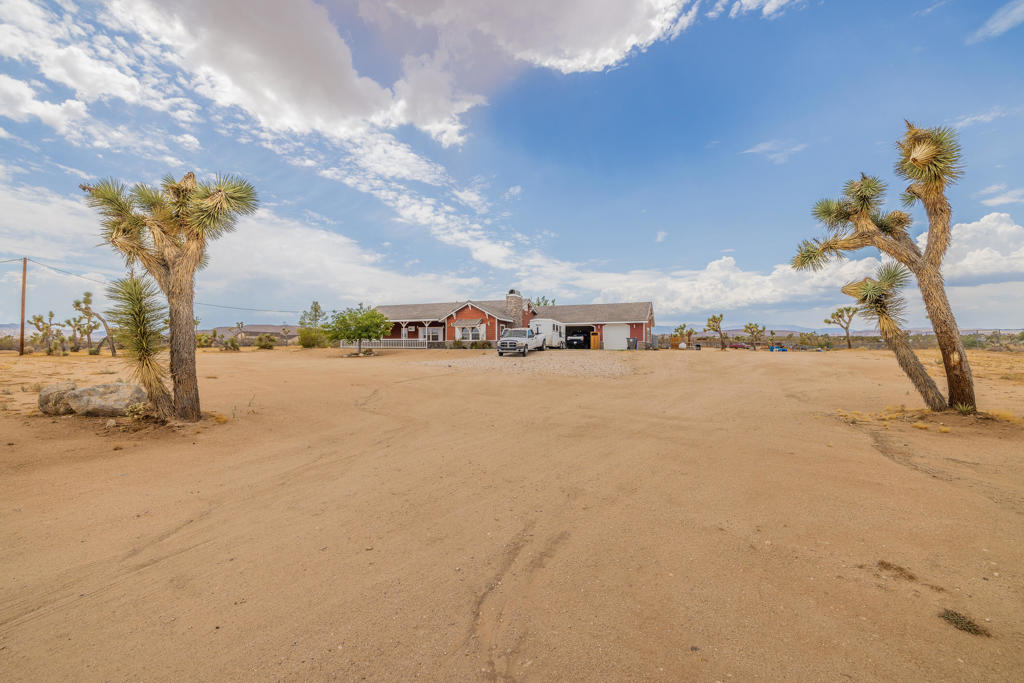 4224 Yucca Mesa Road Property Photo 3