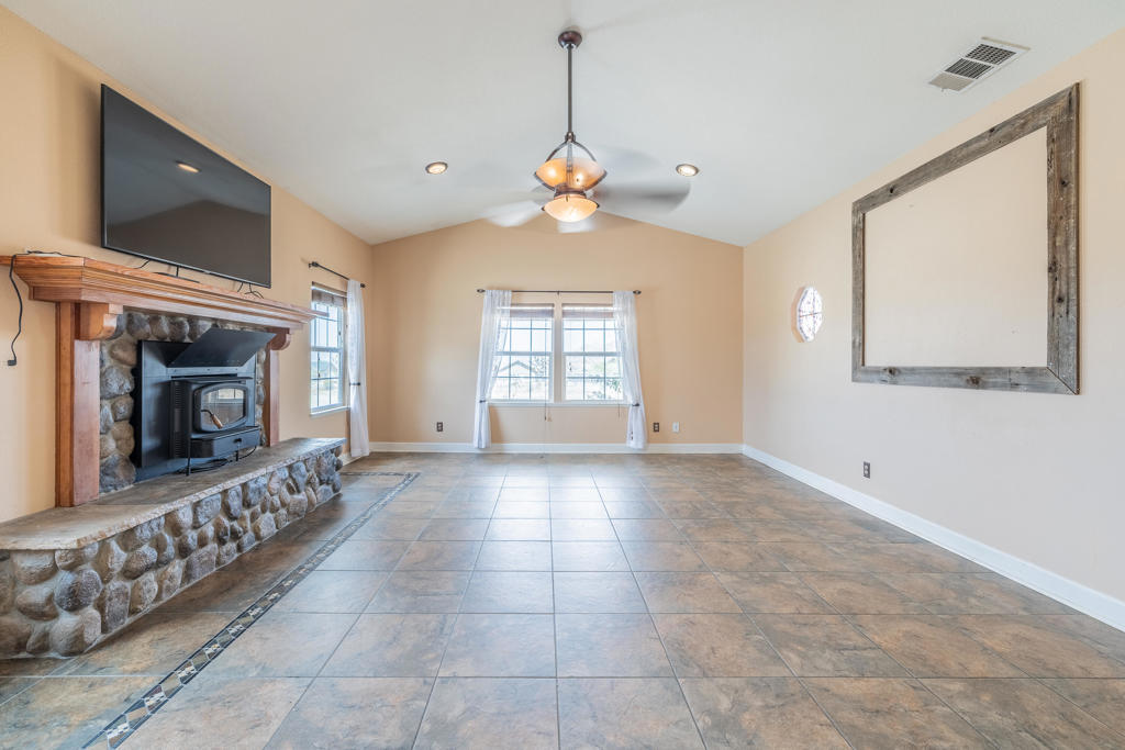 4224 Yucca Mesa Road Property Photo 6