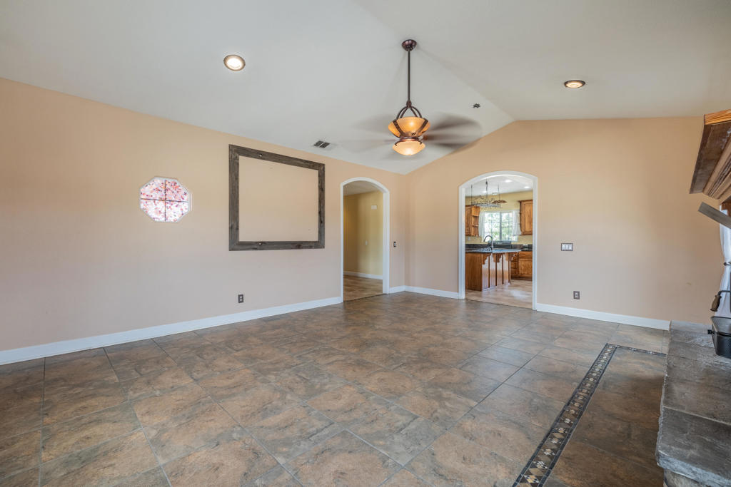 4224 Yucca Mesa Road Property Photo 7