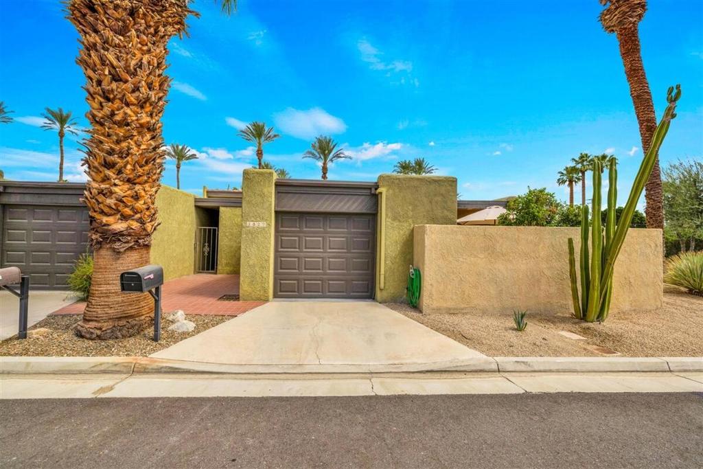 5822 E Palm Oasis Street Property Photo 1