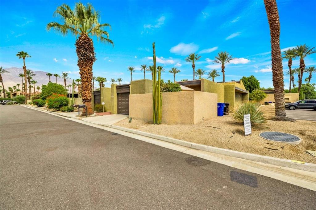 5822 E Palm Oasis Street Property Photo 2