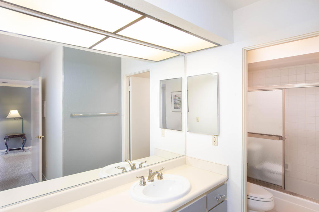 255 E Avenida Granada 922 Property Photo 10