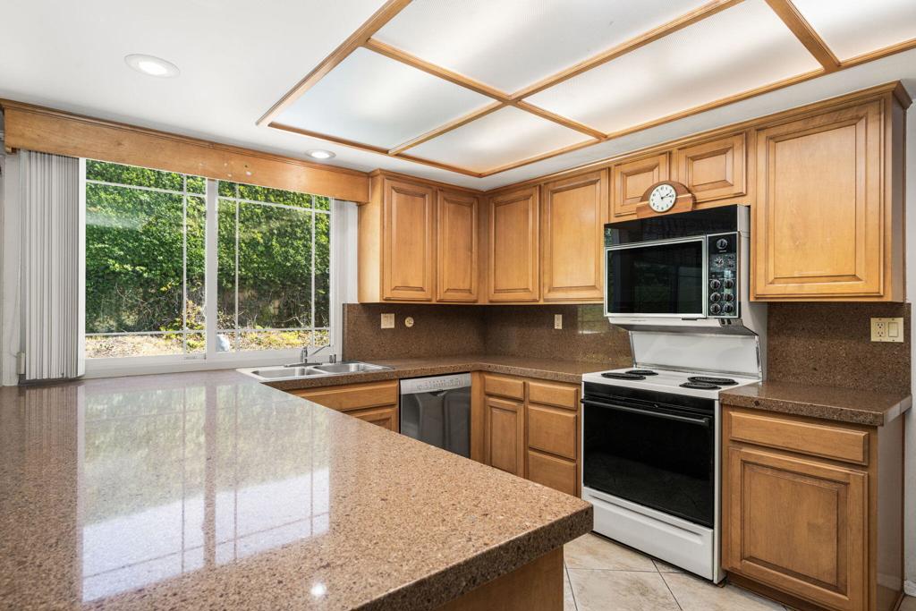 15432 Cherbourg Avenue Property Photo 18