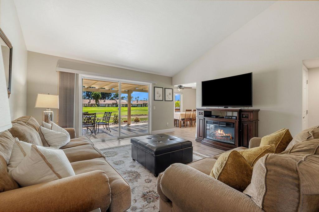 41930 Jupiter Hills Court Property Photo 3