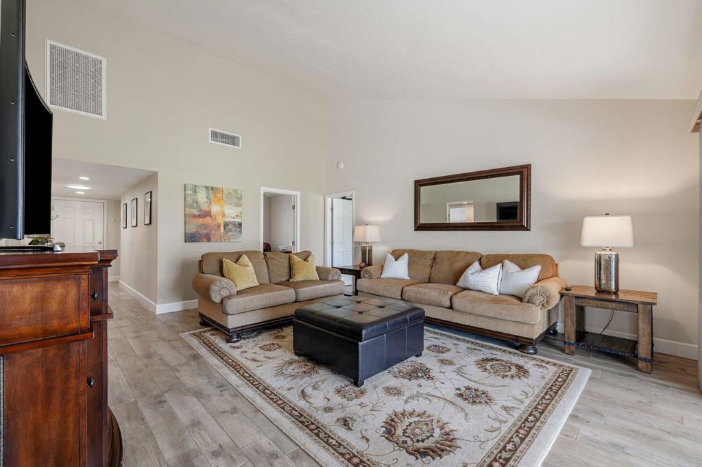 41930 Jupiter Hills Court Property Photo 4