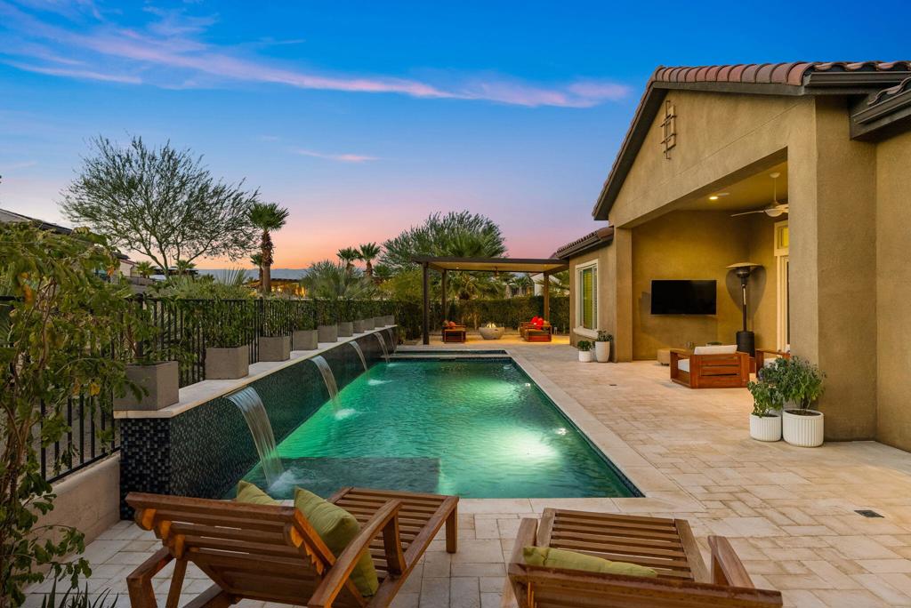 14 Merlot Property Photo 1