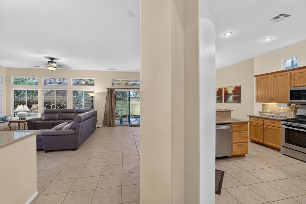 82667 Hamilton Court Property Photo 6