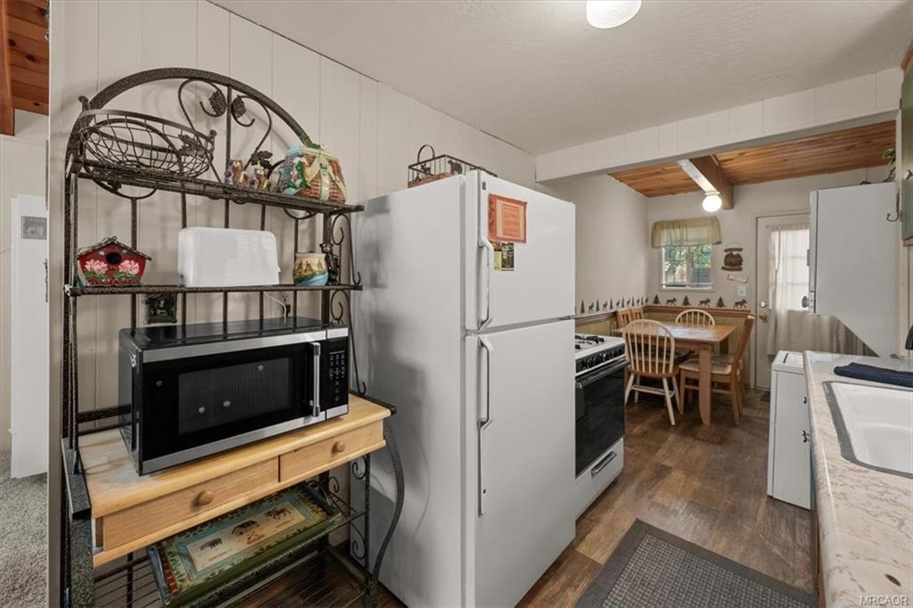 43050 Sunset Drive Property Photo 8