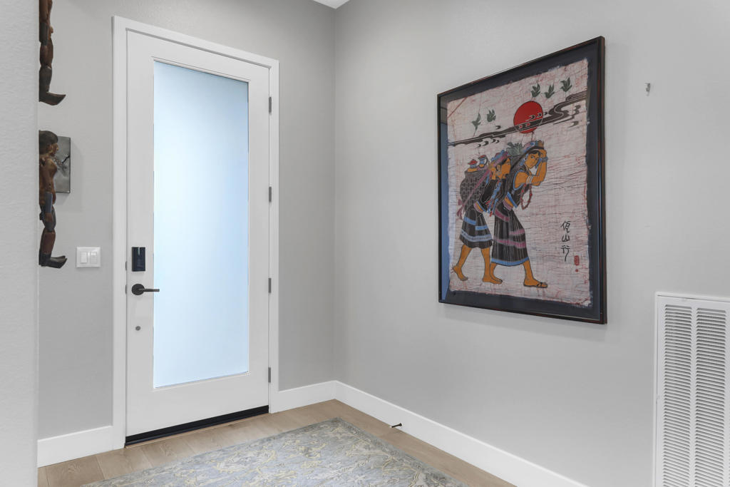 82430 Round Valley Property Photo 3