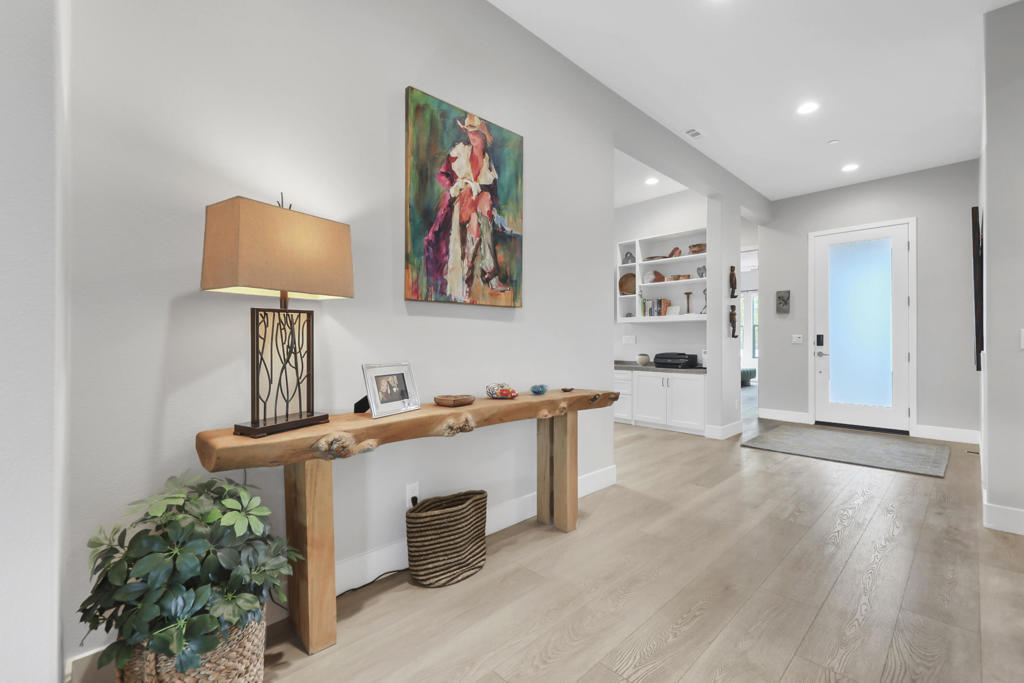 82430 Round Valley Property Photo 4